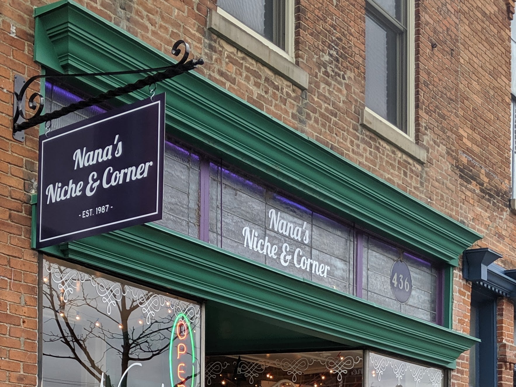 Nana’s Niche and Corner logo